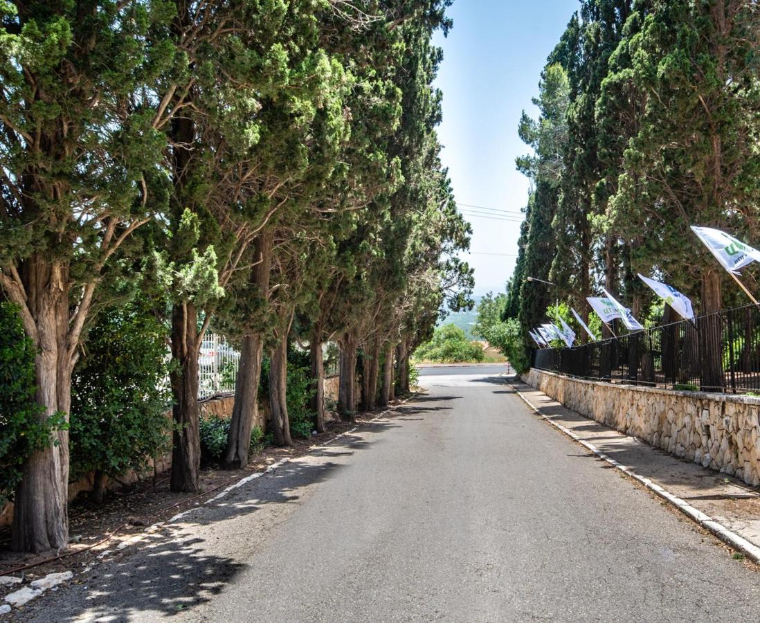 Eden Inn Zikhron Ya'akov Exterior foto