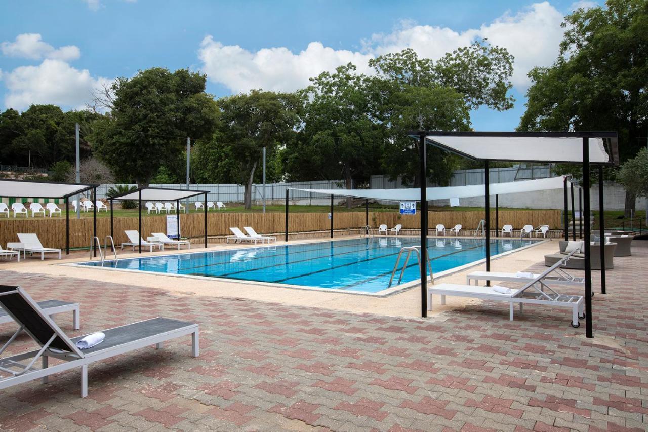 Eden Inn Zikhron Ya'akov Exterior foto