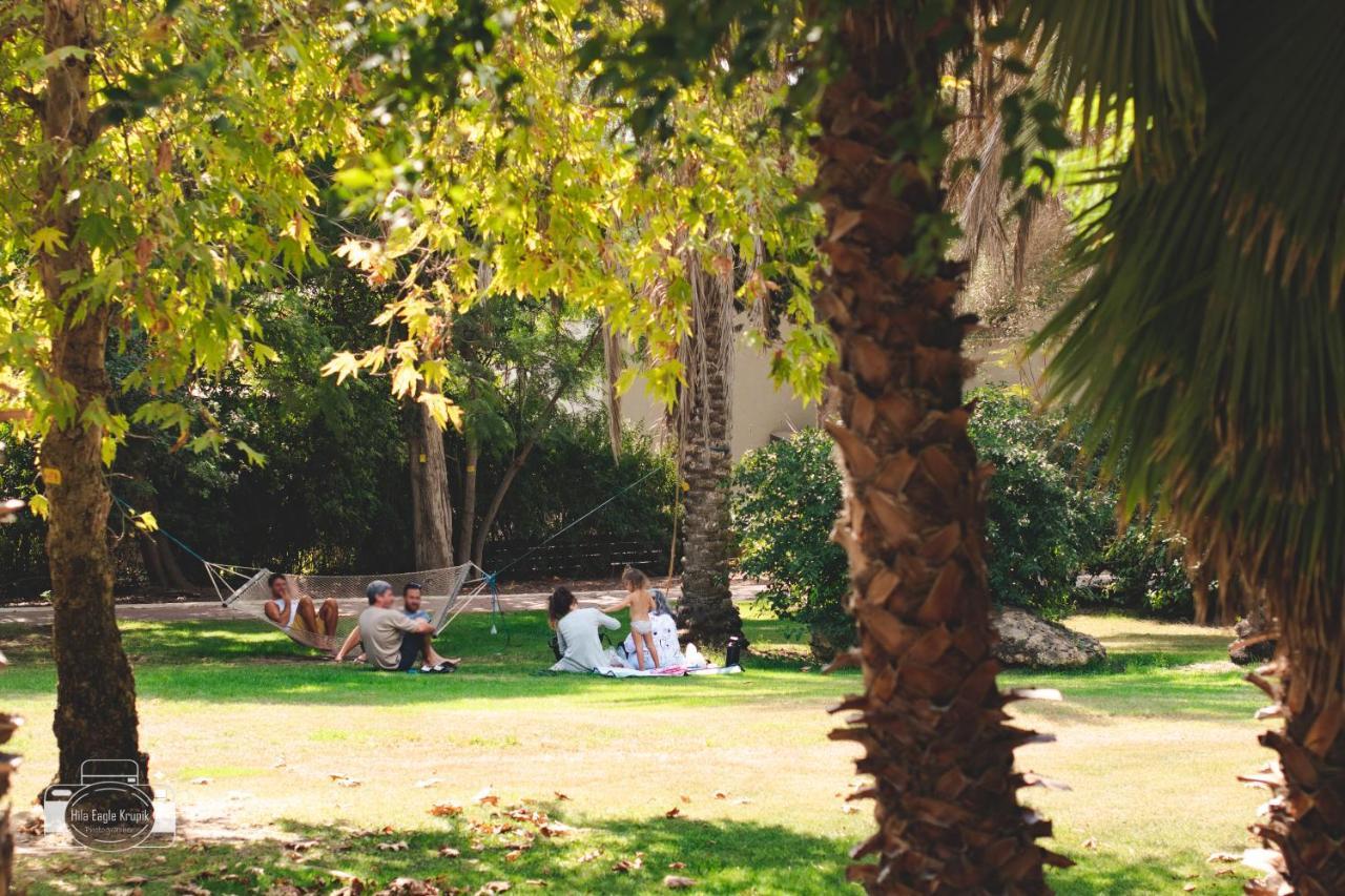 Eden Inn Zikhron Ya'akov Exterior foto