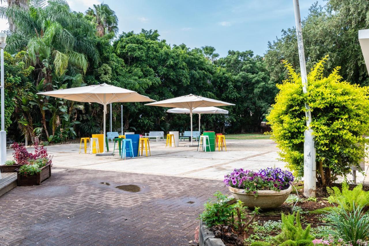 Eden Inn Zikhron Ya'akov Exterior foto