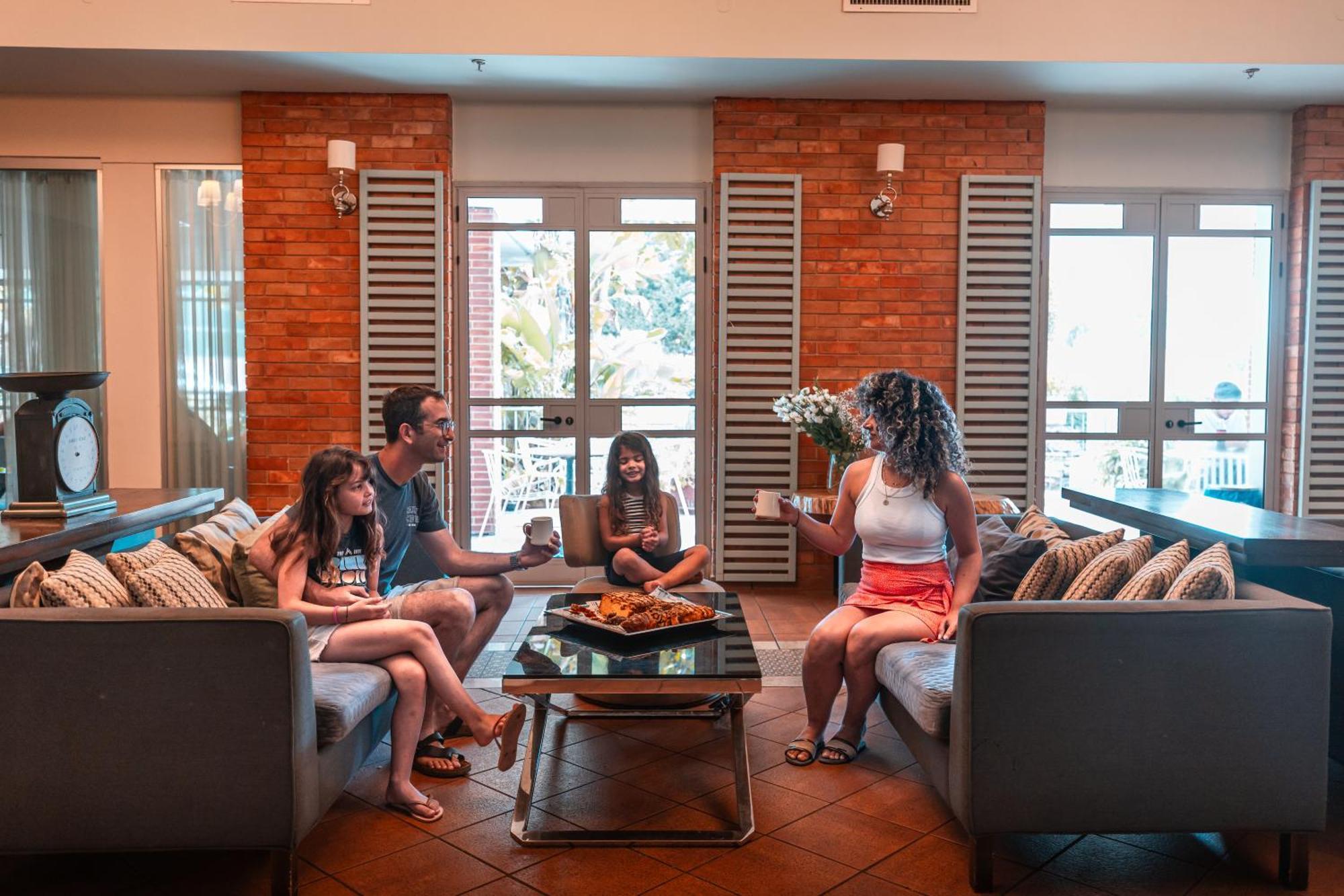 Eden Inn Zikhron Ya'akov Exterior foto