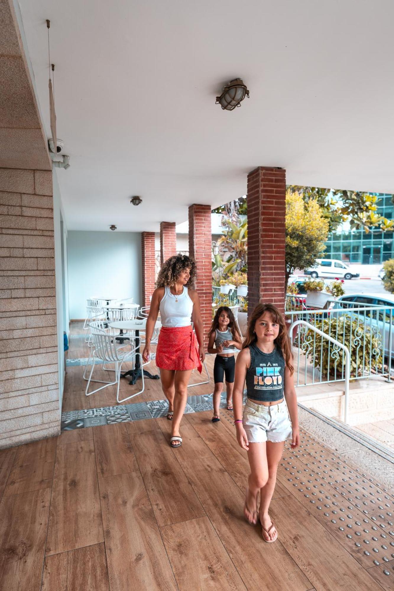 Eden Inn Zikhron Ya'akov Exterior foto