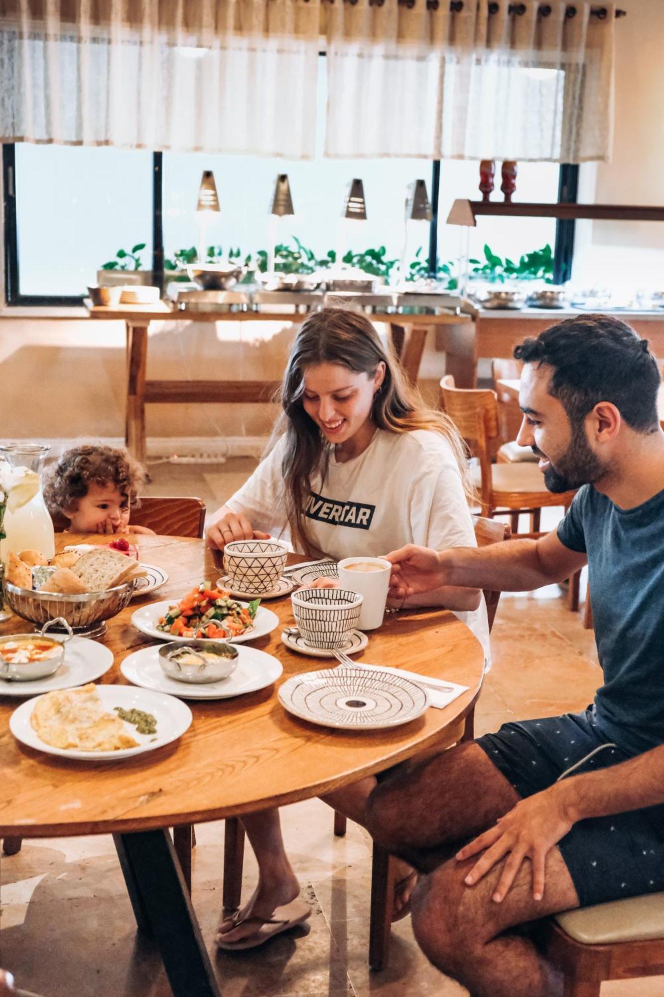 Eden Inn Zikhron Ya'akov Exterior foto