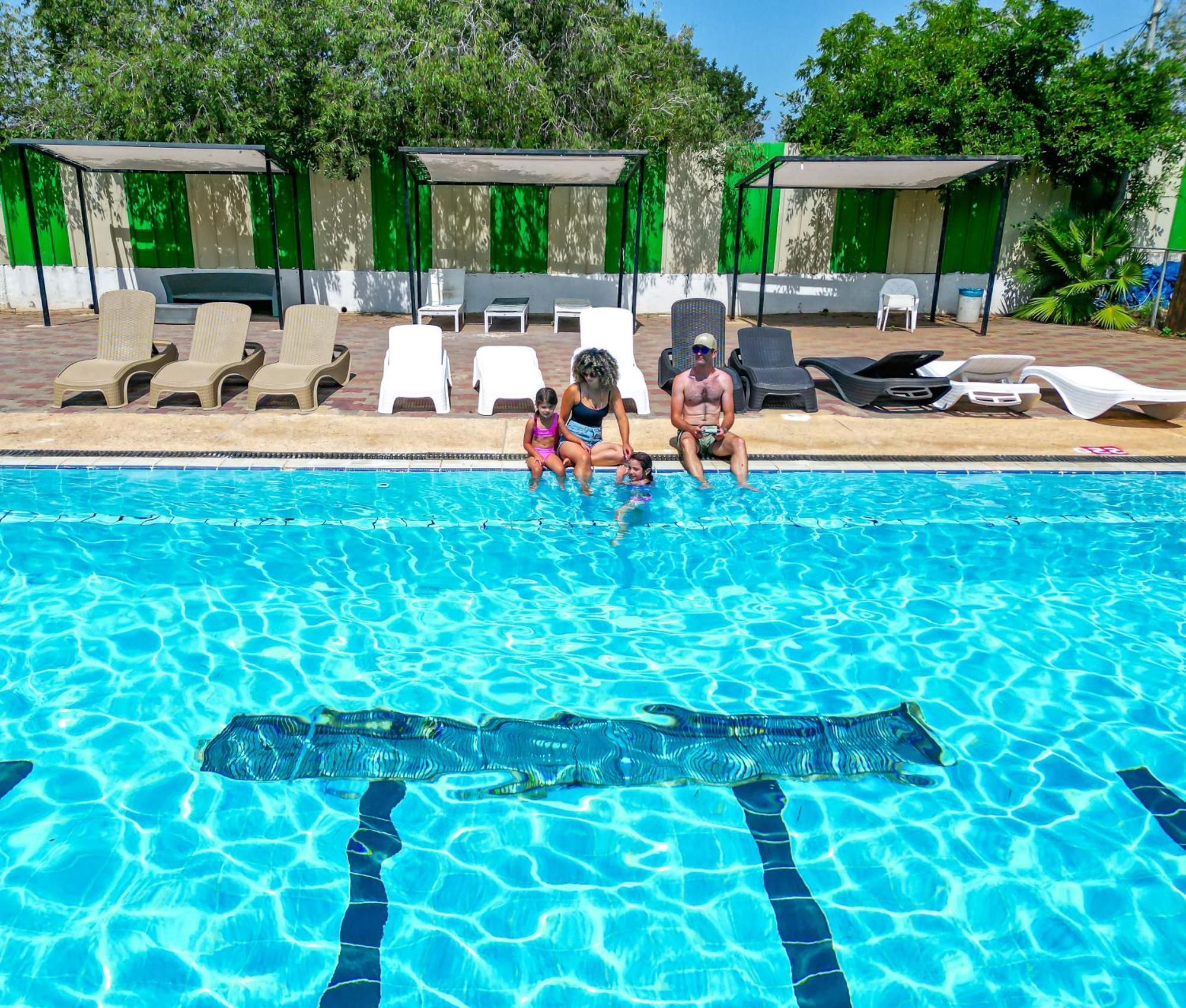 Eden Inn Zikhron Ya'akov Exterior foto