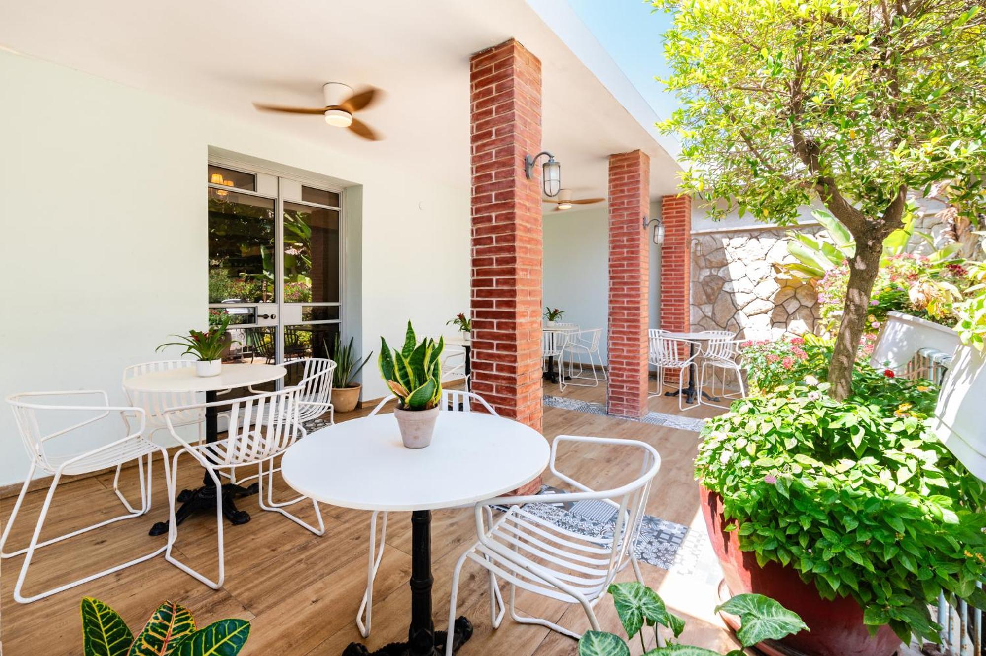 Eden Inn Zikhron Ya'akov Exterior foto