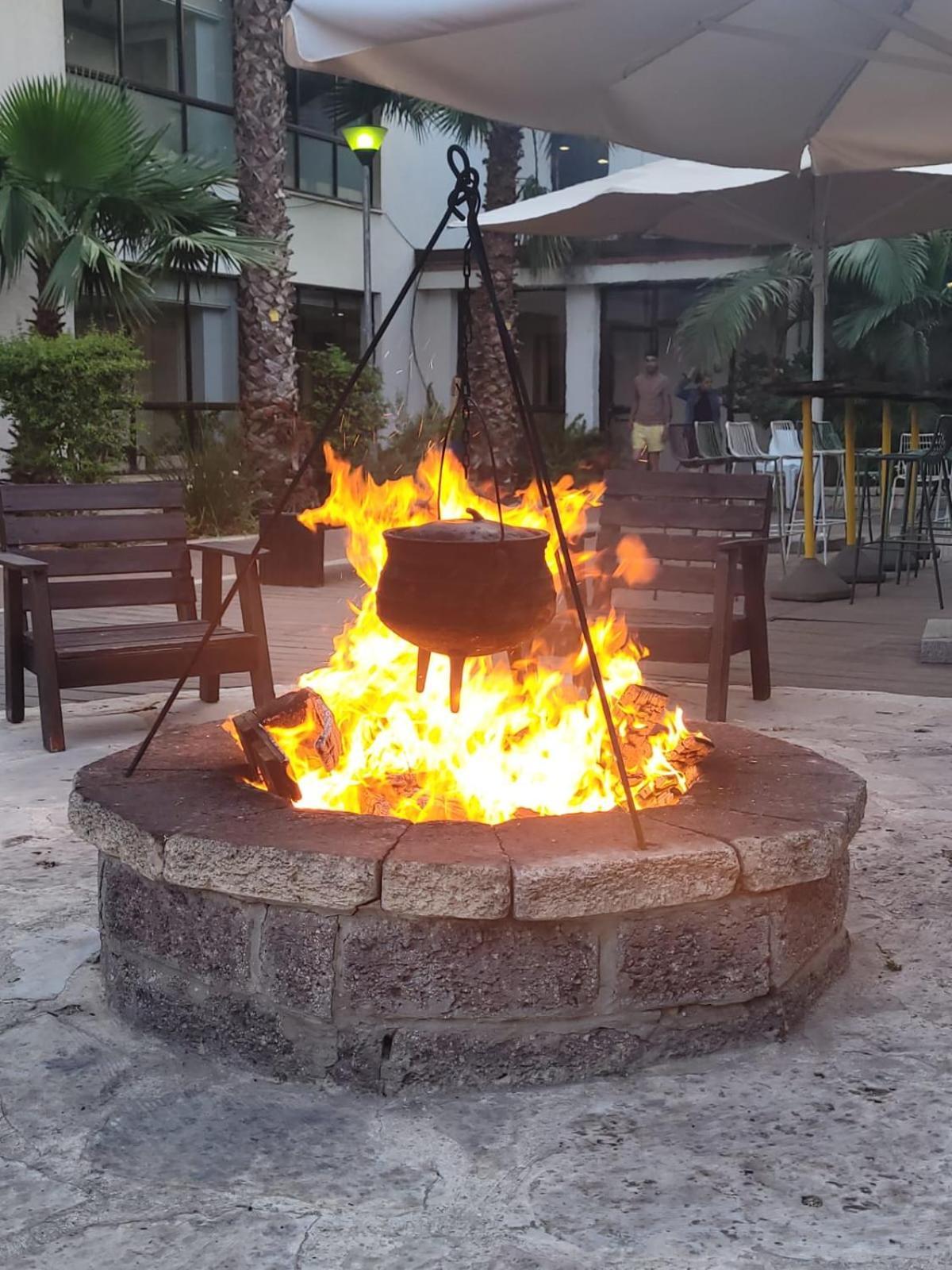 Eden Inn Zikhron Ya'akov Exterior foto