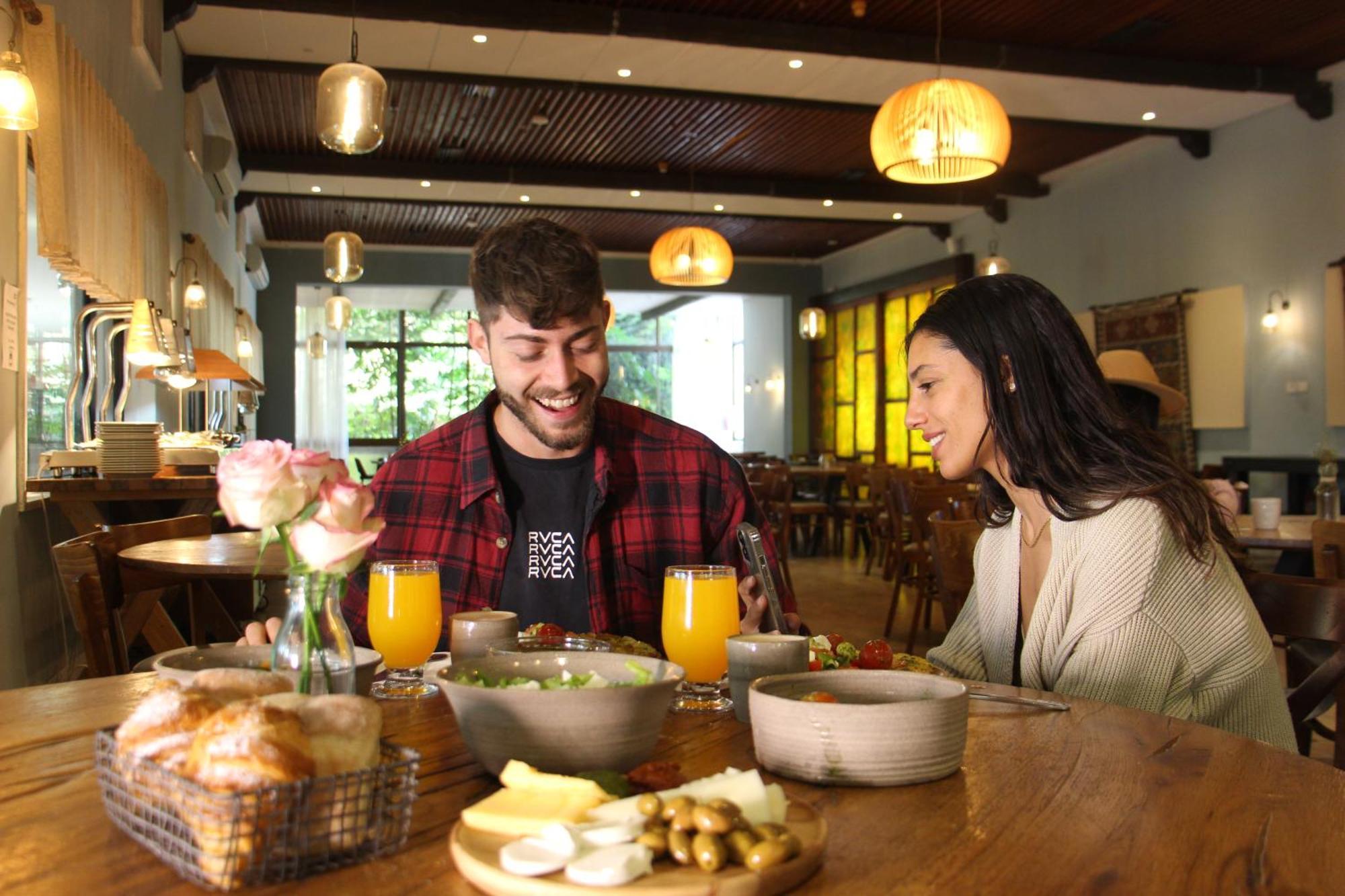 Eden Inn Zikhron Ya'akov Exterior foto