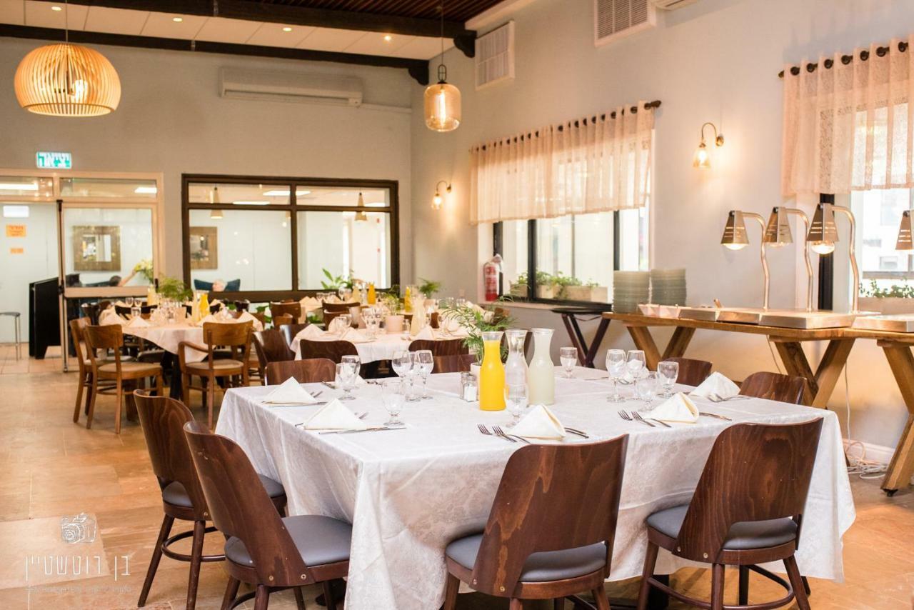 Eden Inn Zikhron Ya'akov Exterior foto